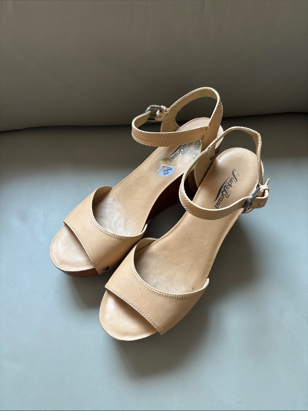 Lucky Brand Tan Open-Toe Ankle-Strap Wedge Sandals